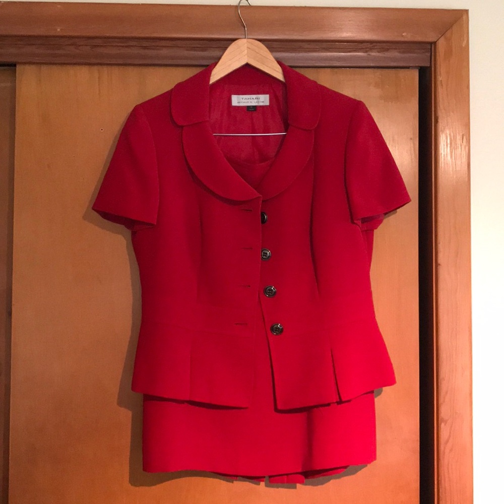 Beautiful red Tahari Skirt Suit 👠